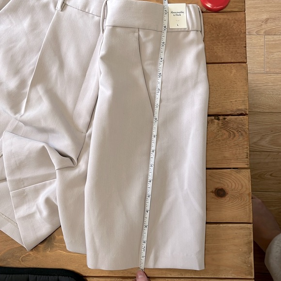 Abercrombie Ultra High Rise Tailored Shorts - Light Taupe, Large - Picture 10 of 10
